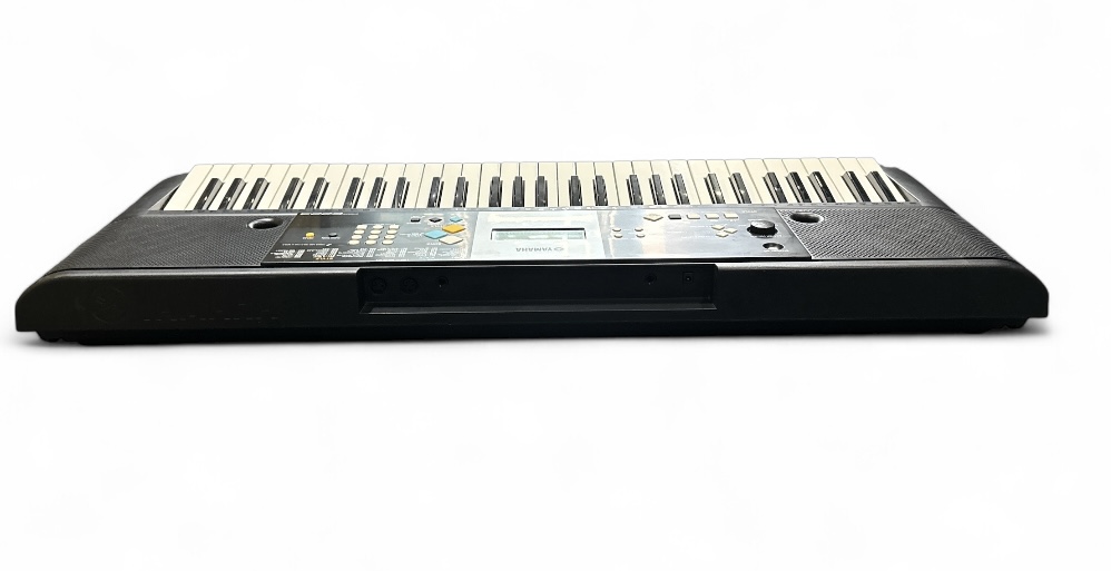 Yamaha Keyboard PSR E223 - Image 2
