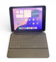 Apple iPad 8th Generation 32GB Wi-Fi + Logitech Keyboard Case Great Condition